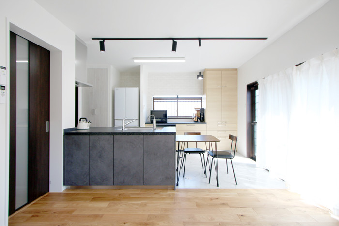 モダンで上質な寛ぎの空間